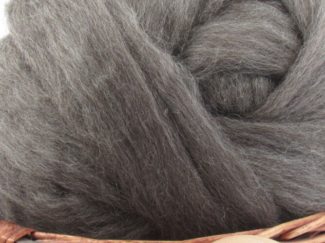 Grey Finnish Wool Top Roving - Undyed Natural Spinning Fiber / 1oz